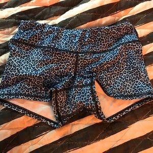 Blue leopard print fleo shorts